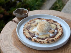 飯能あんこと自家製ジェラートのピッツァ(小)