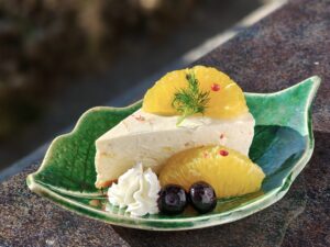 名栗はちみつと旬果のレアチーズケーキ 〝ルバーブ〟